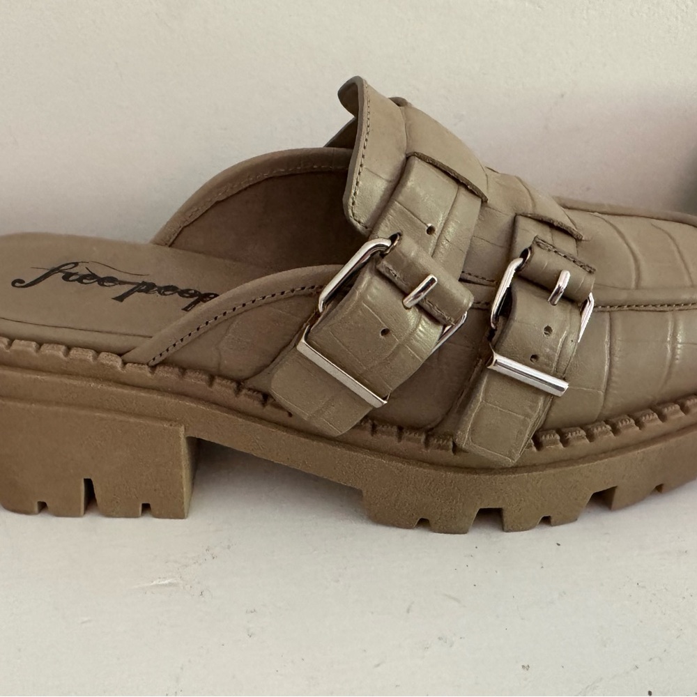 Free People chunky Tan Buckle Loafers shoes mules size 38 chunky soles